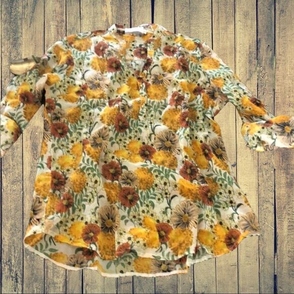 🌻Beautiful Sunflower Blouse - Picture 3 of 4
